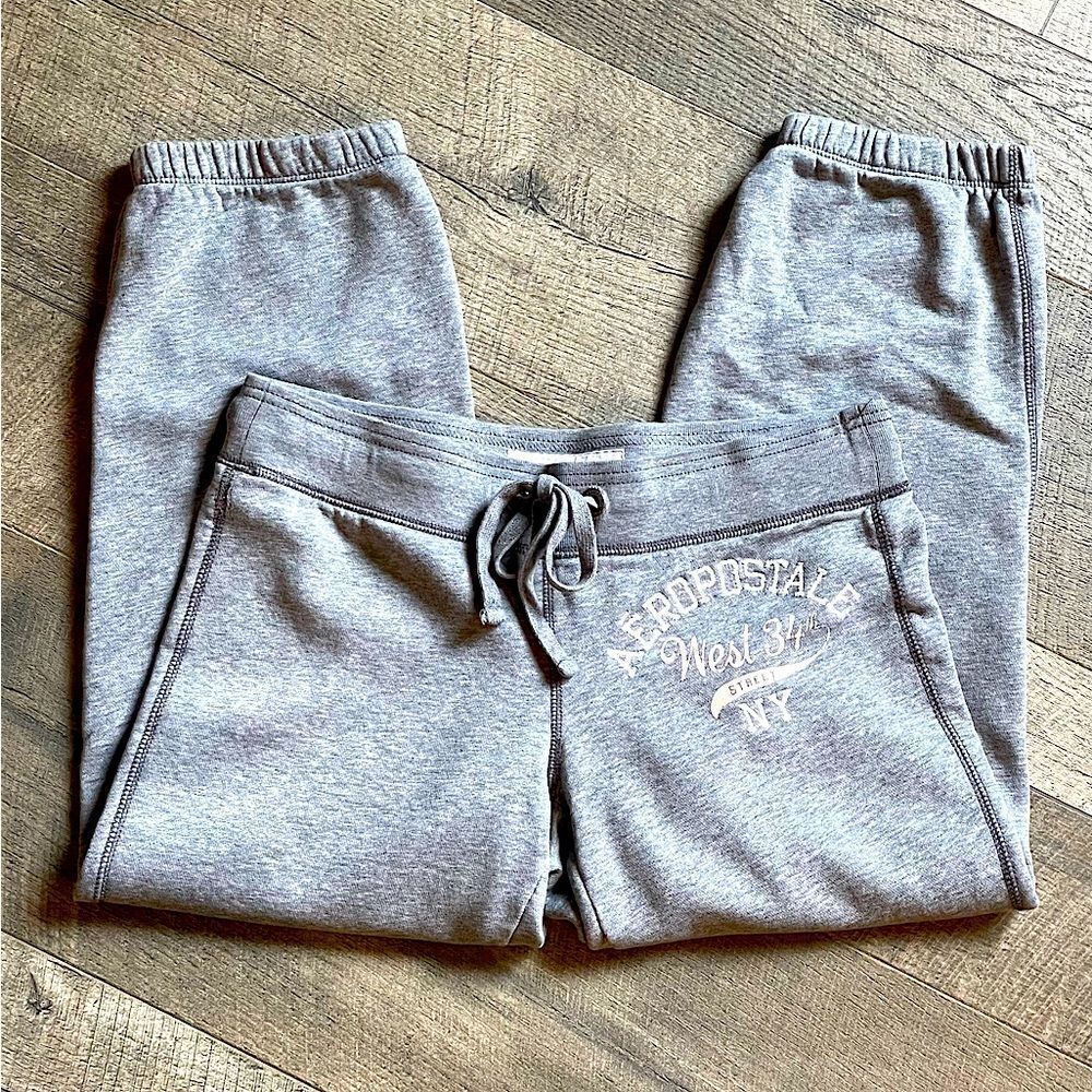 Aeropostale Light Gray, Drawstring Waistband, Cropped Joggers. Size Small.